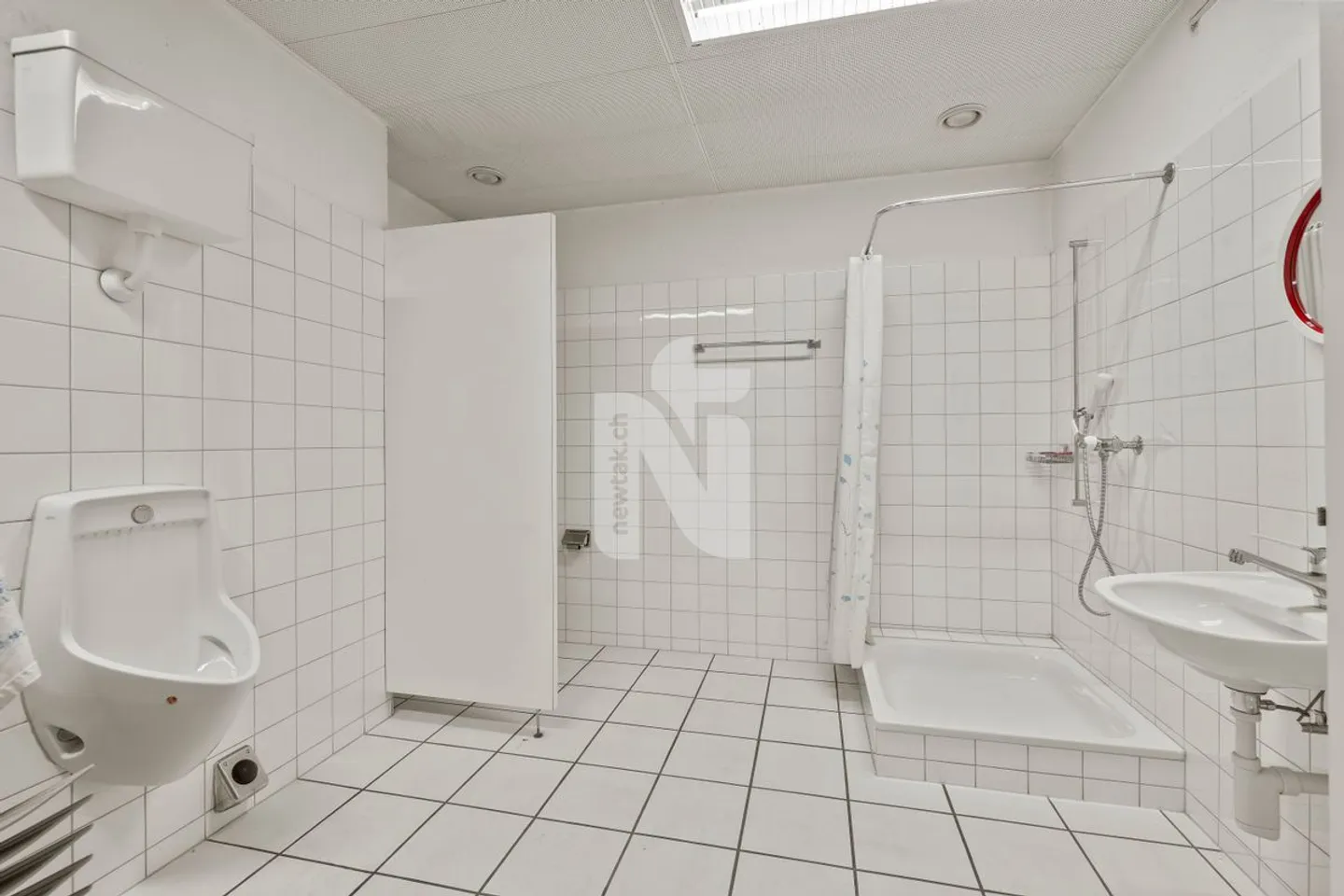 Top-Investitionsobjekt in Muttenz für Handwerker - Schreinerei, Büros, Lager, Tiefgarage, &amp; Wohnung in Industriezone - Foto 13 von 13