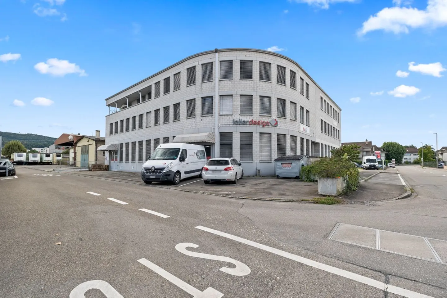 Top-Investitionsobjekt in Muttenz für Handwerker - Schreinerei, Büros, Lager, Tiefgarage, &amp; Wohnung in Industriezone - Foto 2 von 13