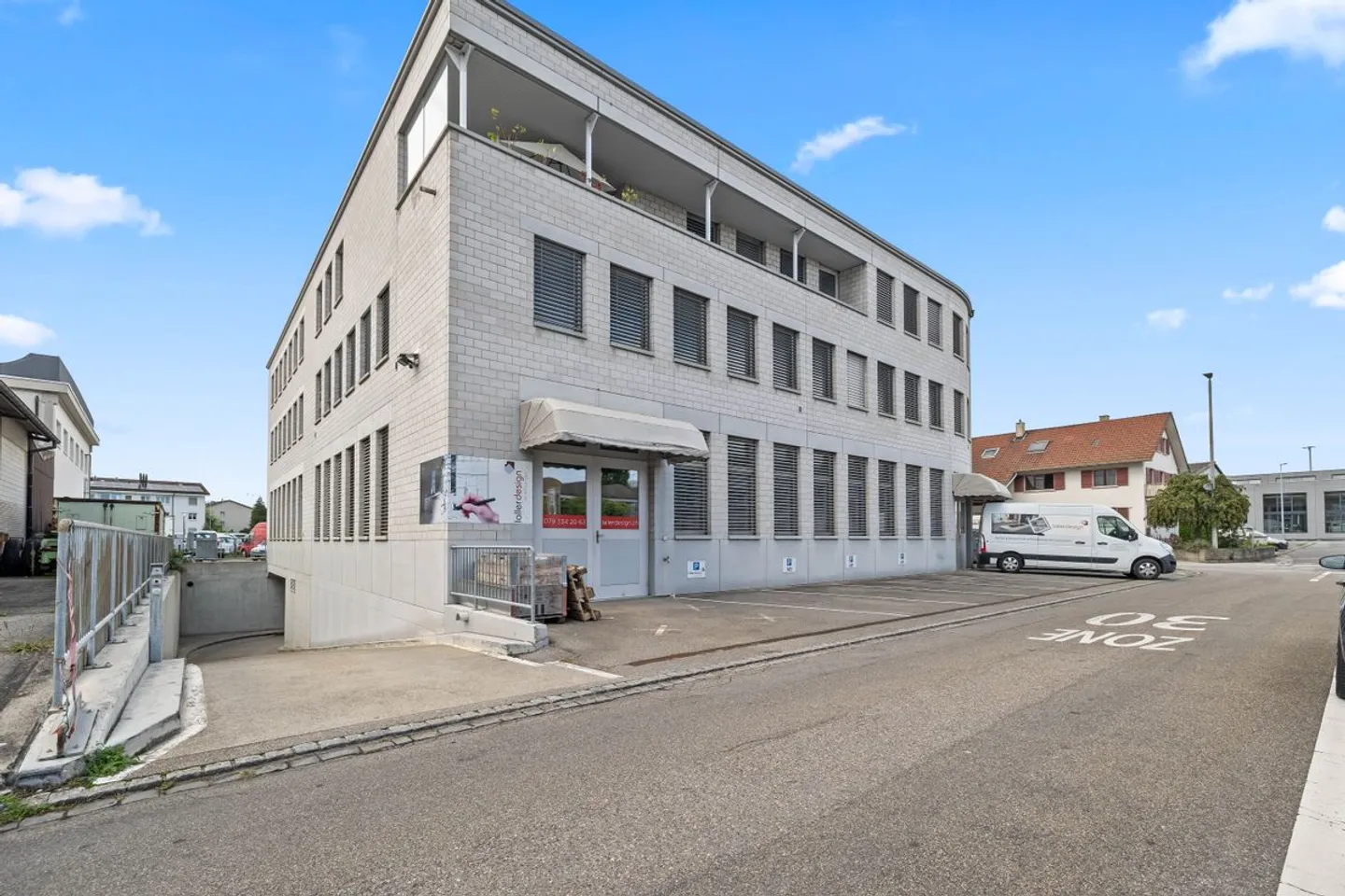 Top-Investitionsobjekt in Muttenz für Handwerker - Schreinerei, Büros, Lager, Tiefgarage, &amp; Wohnung in Industriezone - Foto 3 von 13