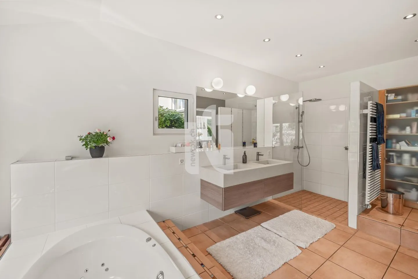 Casa unifamiliare molto attraente su Bruderholz con piscina, sauna, giardino e molta privacy - Foto 8 di 12