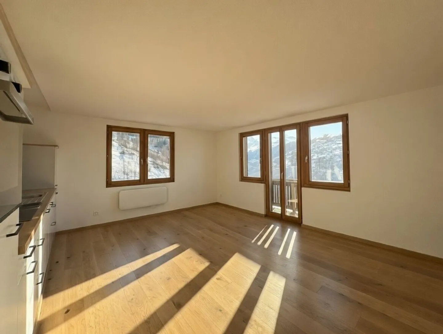 Unglaubliche renovierte 3,5 Zimmer & sekundäre Wohnmöglichkeit! - Foto 2 von 10