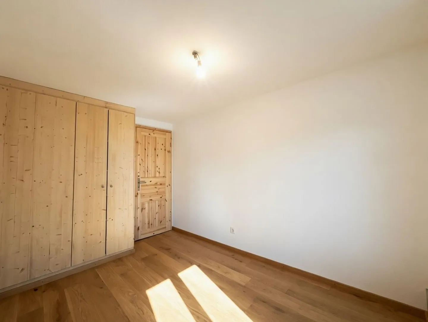 Unglaubliche renovierte 3,5 Zimmer & sekundäre Wohnmöglichkeit! - Foto 9 von 10