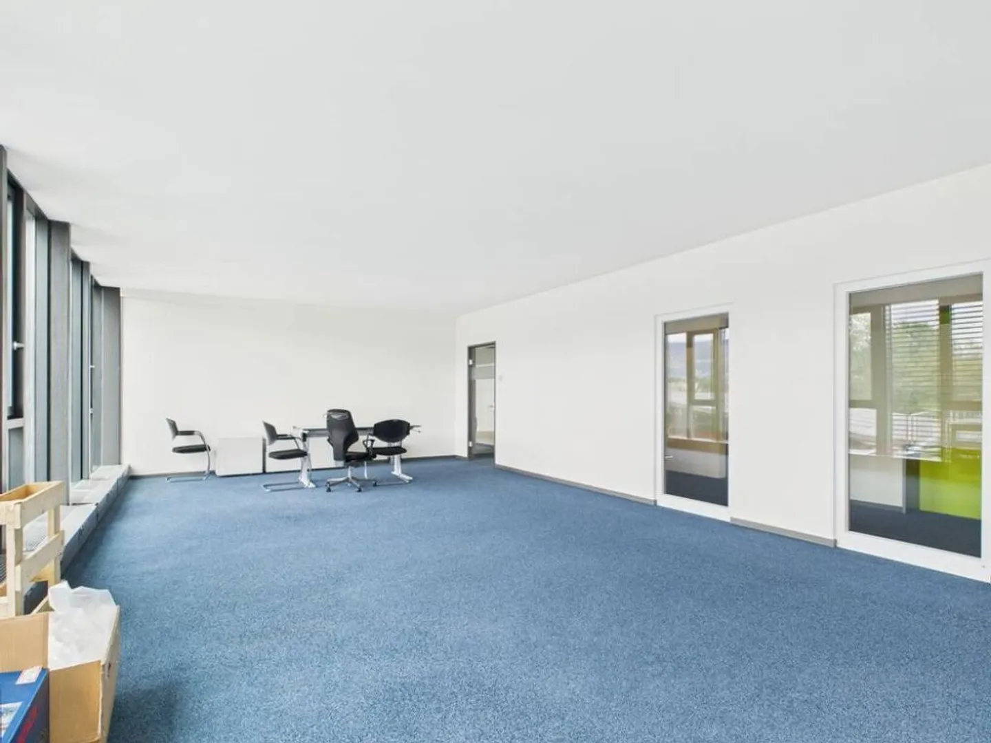Repräsentatives Büro mit 9 Zimmern und viel Tageslicht - Foto 4 von 10