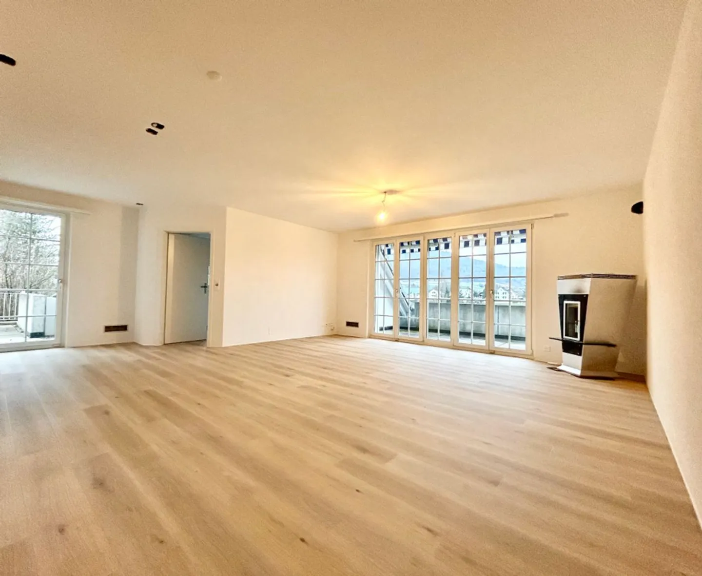Appartamento duplex moderno di 5,5 stanze in una posizione tranquilla a Möhlin - Foto 1 di 13