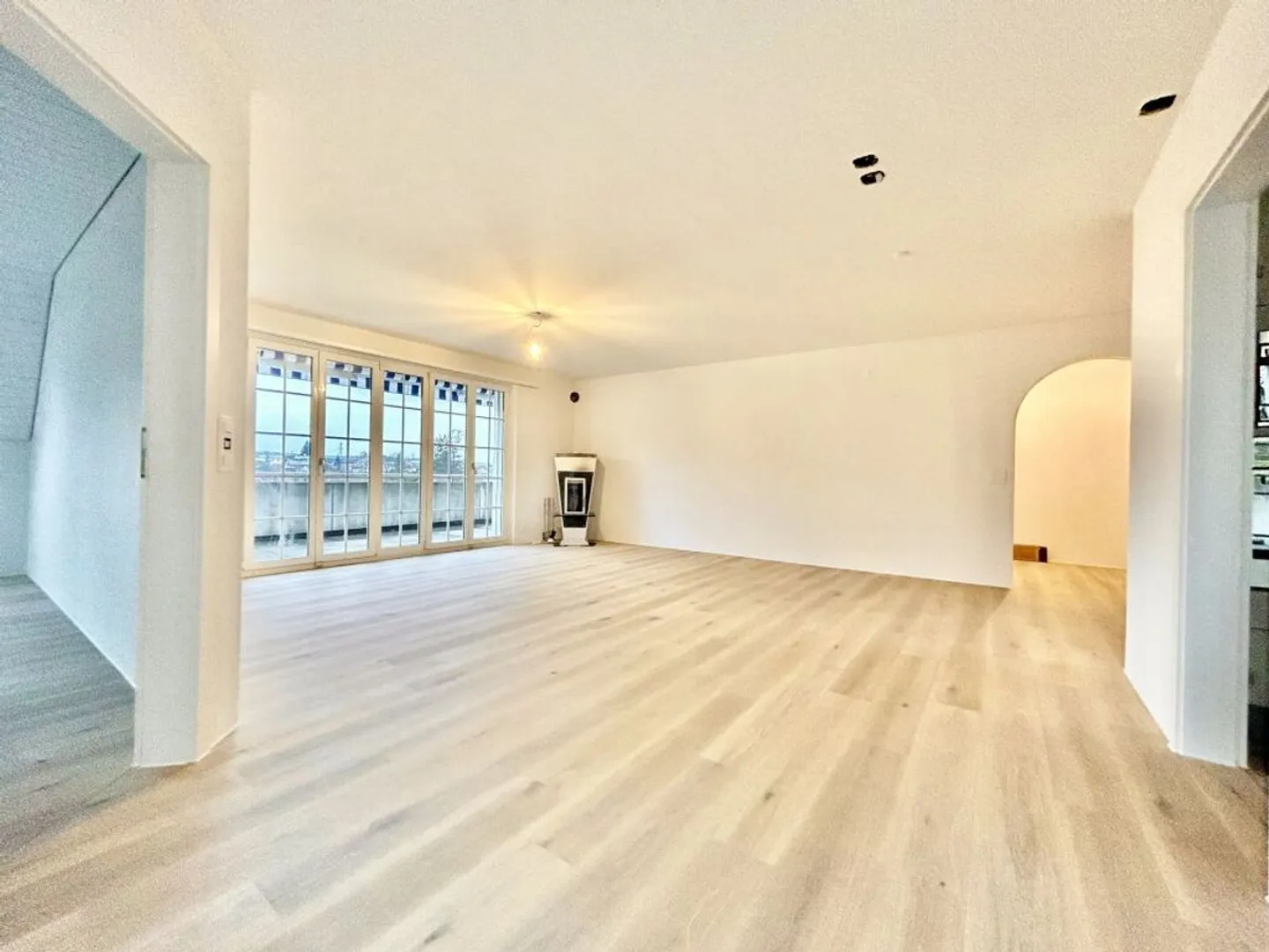 Appartamento duplex moderno di 5,5 stanze in una posizione tranquilla a Möhlin - Foto 2 di 13