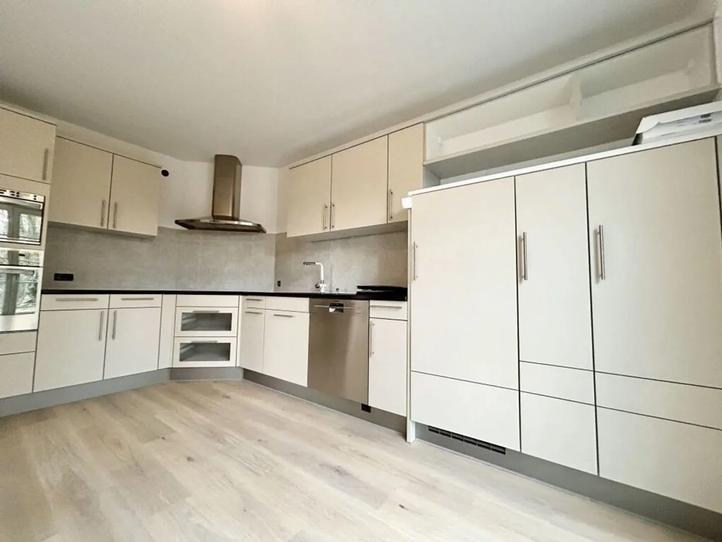 Appartamento duplex moderno di 5,5 stanze in una posizione tranquilla a Möhlin - Foto 8 di 13
