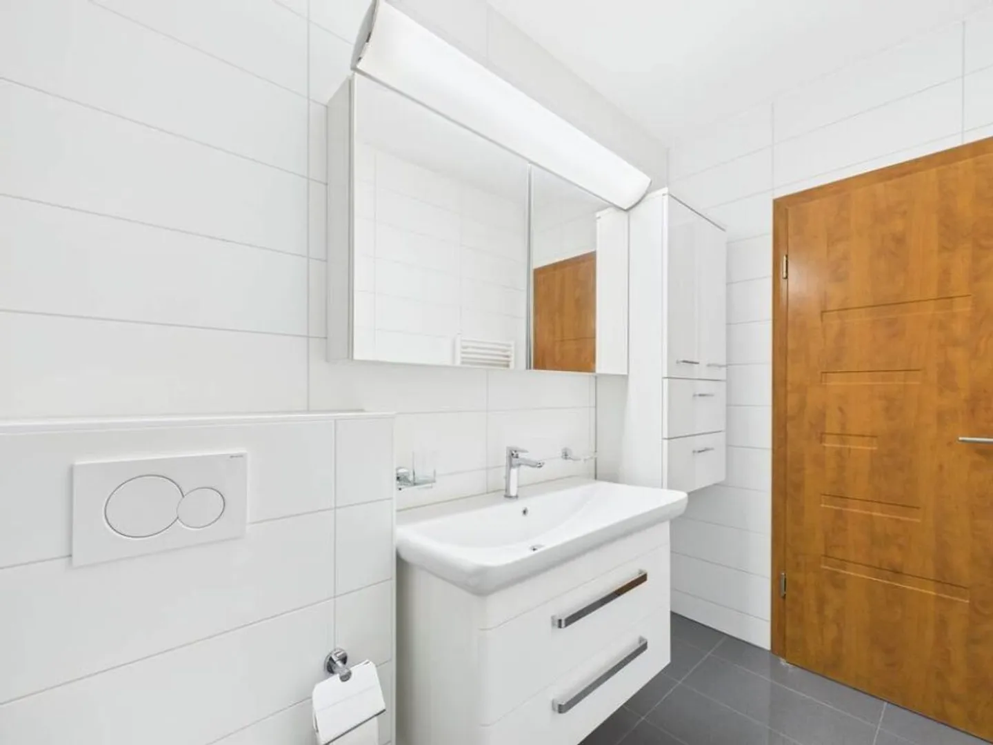 Bright and spacious in a central location - Photo 8 of 13