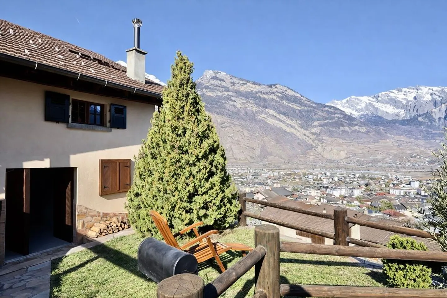 CHARM, COCOONING AND EXCEPTIONAL VIEW - Photo 7 of 8