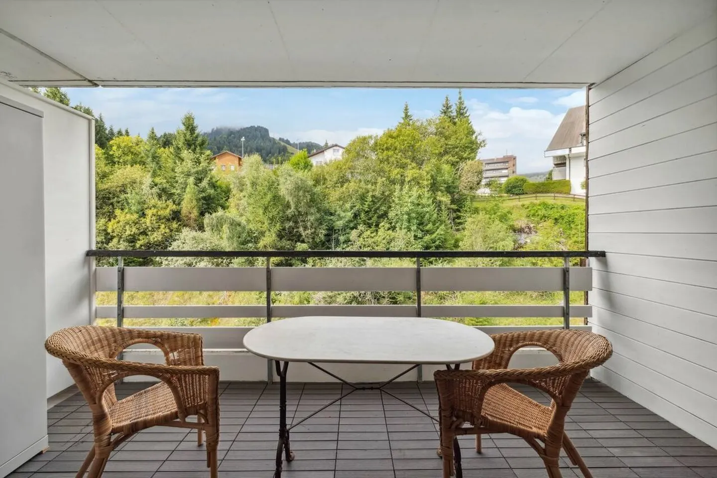 CHARMANTE 2,5 ZIMMER MIT UNVERBAUTEM BLICK AUF DIE EBENE - Foto 2 von 7