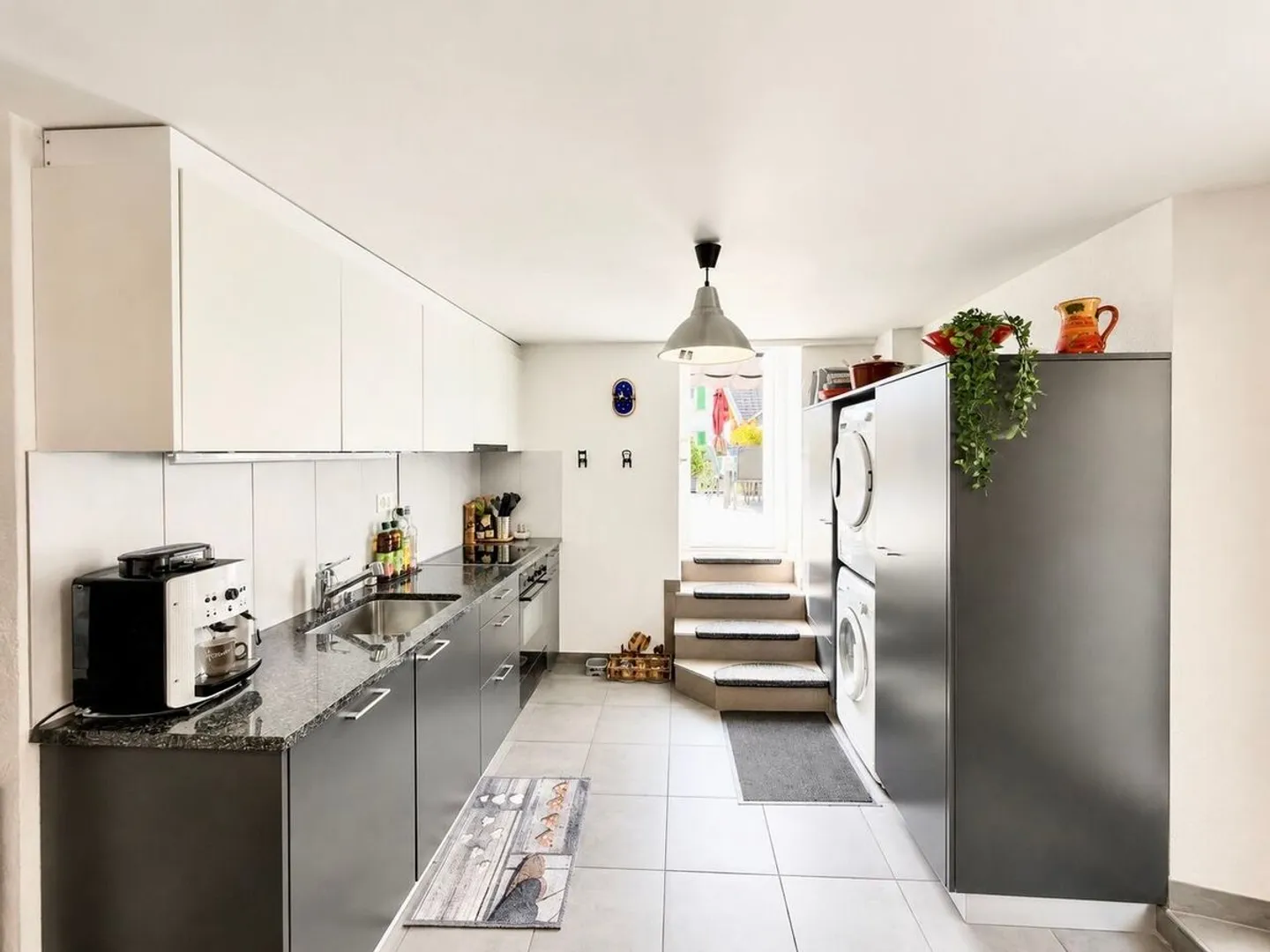 Charming Apartment with Spacious Panoramic Terrace - Photo 7 of 12