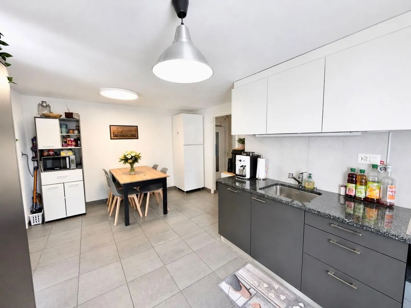 Charming Apartment with Spacious Panoramic Terrace - Photo 6 of 12