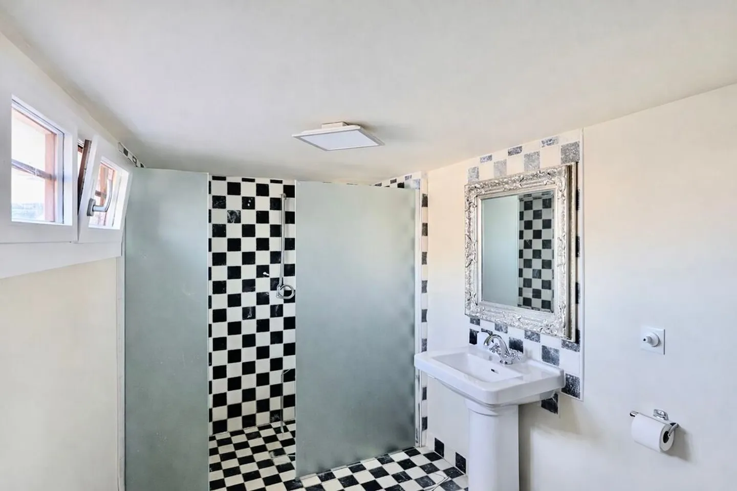 CHARM, COCOONING AND EXCEPTIONAL VIEW - Photo 6 of 8