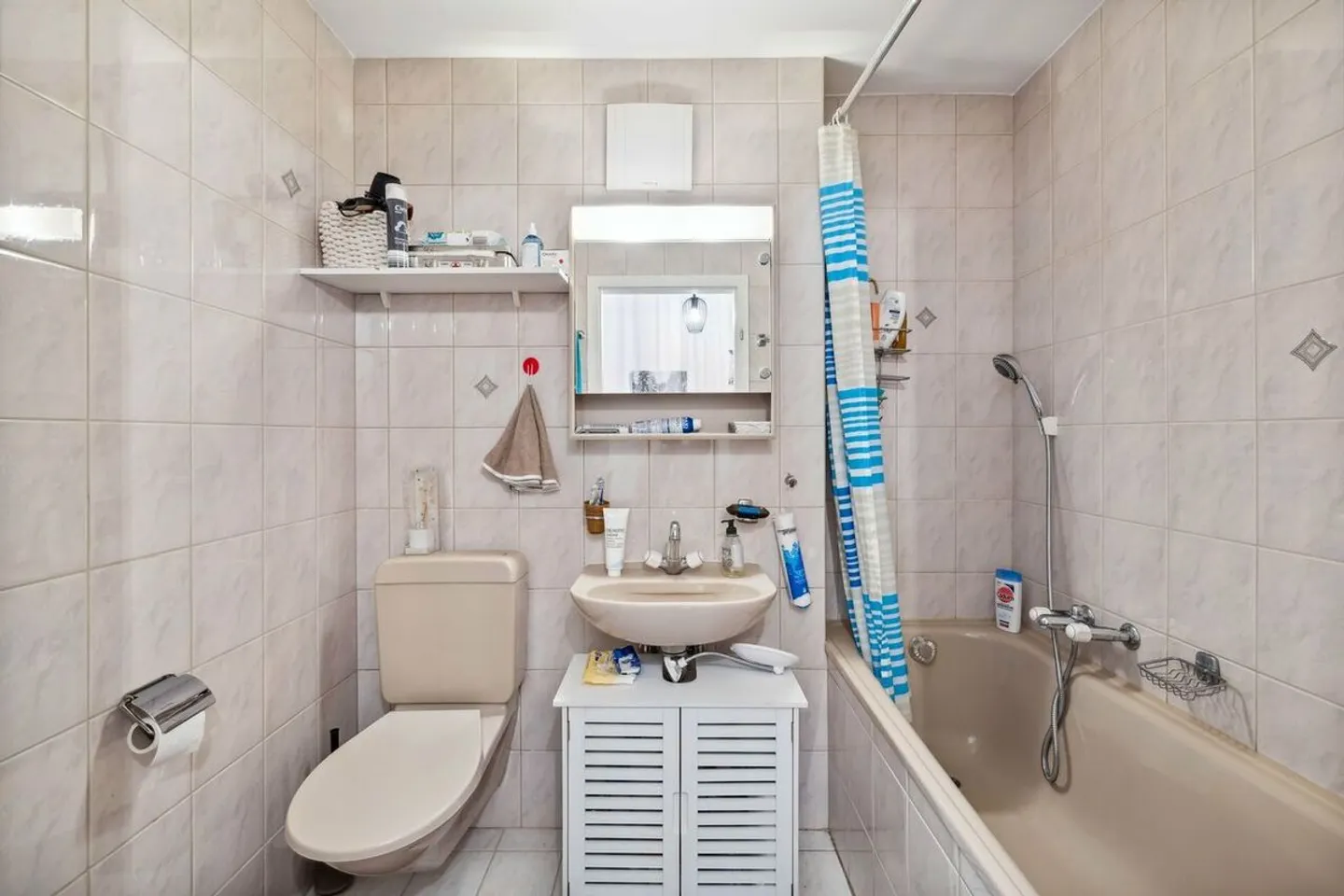 CHARMANTE 2,5 ZIMMER MIT UNVERBAUTEM BLICK AUF DIE EBENE - Foto 6 von 7