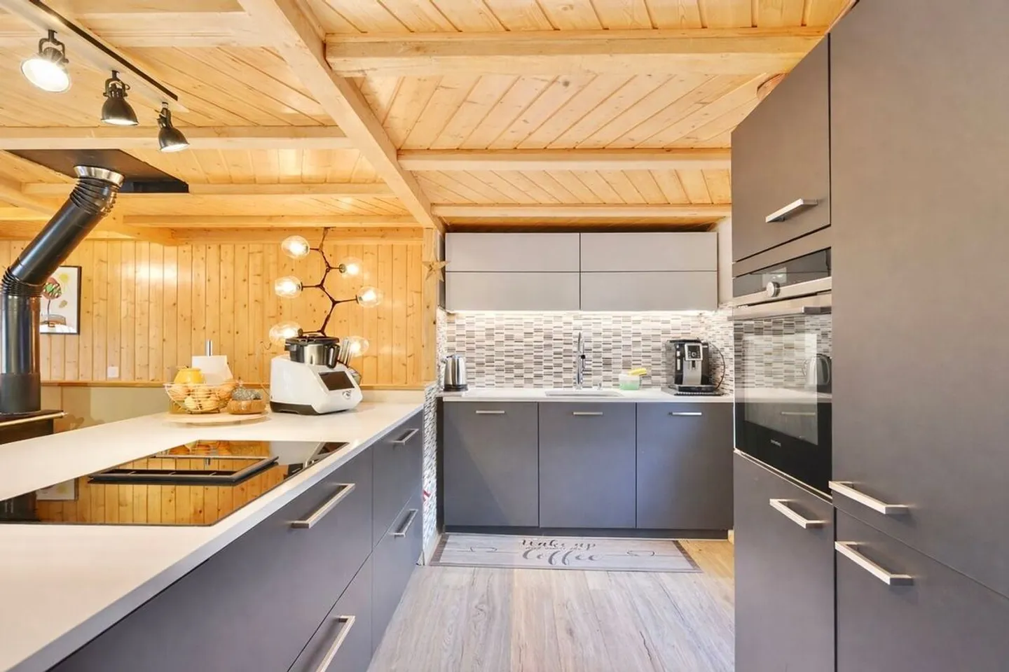 AUTHENTIC RENOVATED CHALET IN THE HEART OF THE VAUD ALPS - Photo 4 of 13