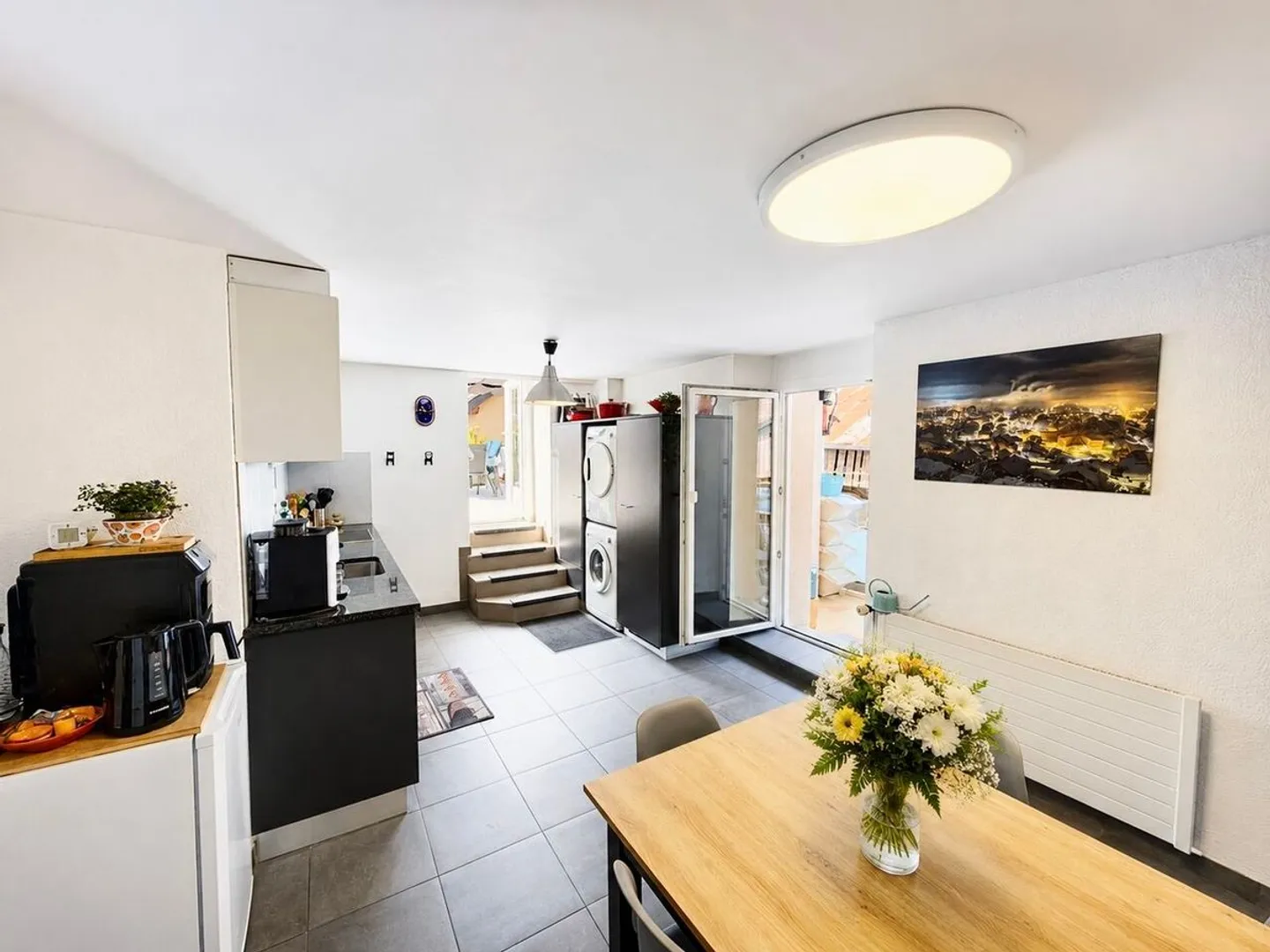 Charming Apartment with Spacious Panoramic Terrace - Photo 5 of 12