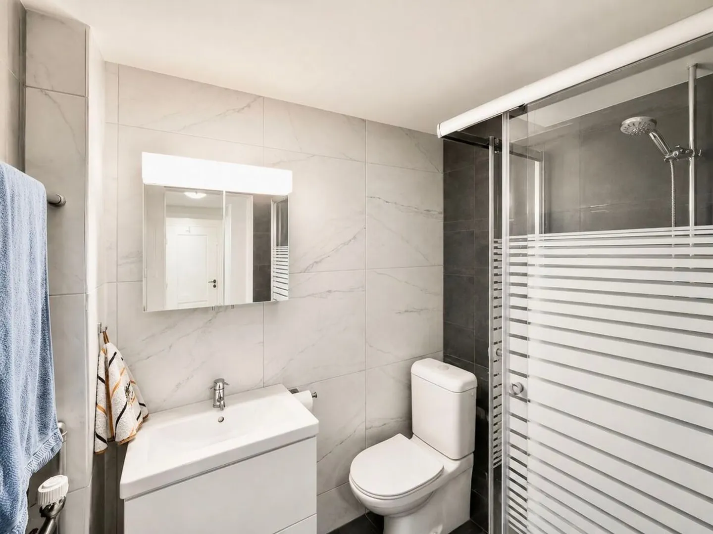 Charming Apartment with Spacious Panoramic Terrace - Photo 10 of 12