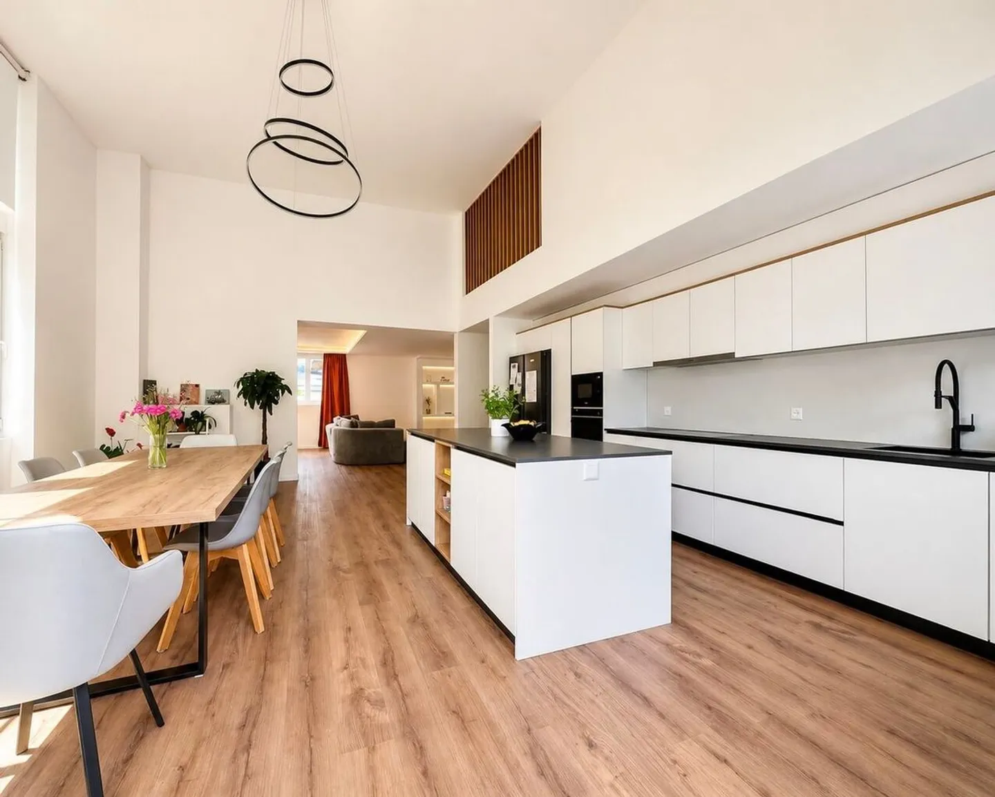 SUPER DUPLEX 6.5 STANZE CON ANNESSO INDIPENDENTE DI 40 M² - Foto 3 di 13