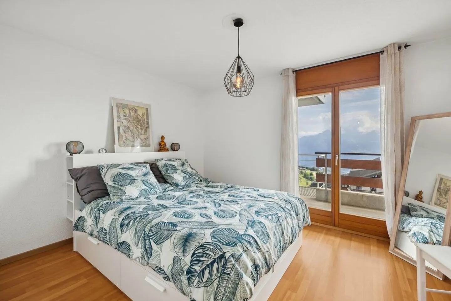 CHARMANTE 2,5 ZIMMER MIT UNVERBAUTEM BLICK AUF DIE EBENE - Foto 5 von 7