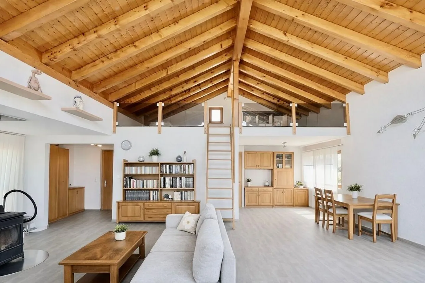 EINZELHAUS MIT ATEMBERAUBENDEM PANORAMA ÜBER DIE EBENE - Foto 1 von 10