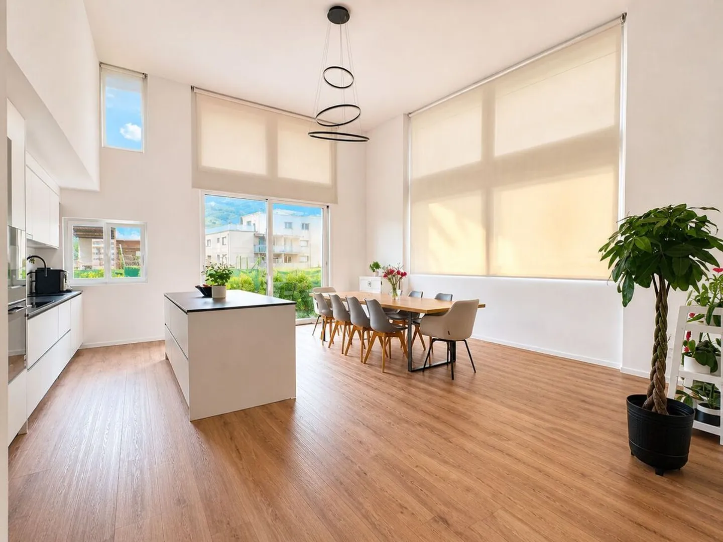 SUPER DUPLEX 6.5 STANZE CON ANNESSO INDIPENDENTE DI 40 M² - Foto 2 di 13