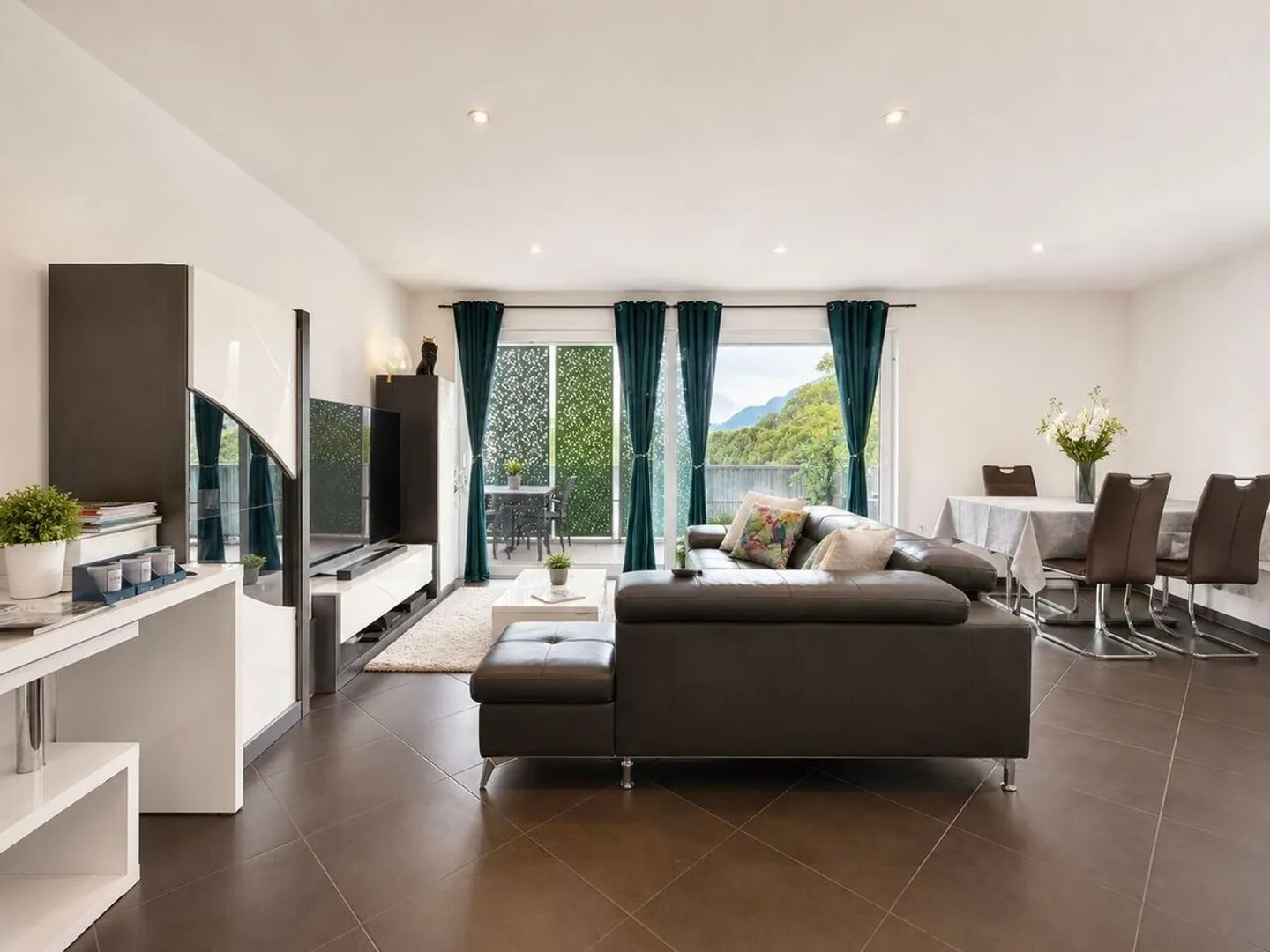 Appartement spacieux avec balcon - Photo 1 sur 7