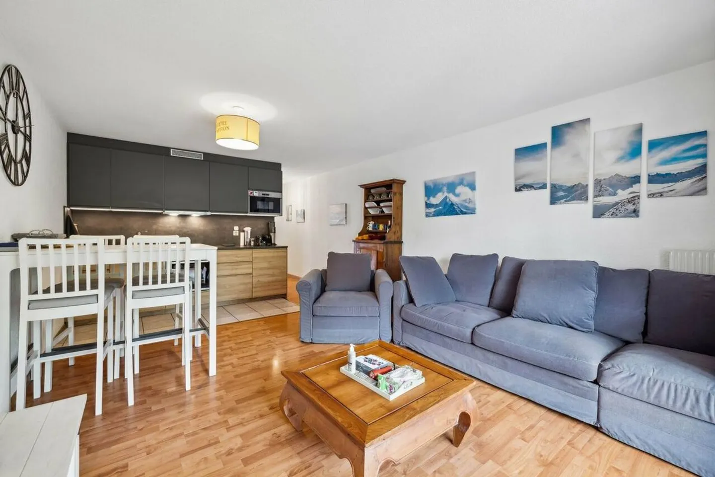 CHARMANTE 2,5 ZIMMER MIT UNVERBAUTEM BLICK AUF DIE EBENE - Foto 3 von 7