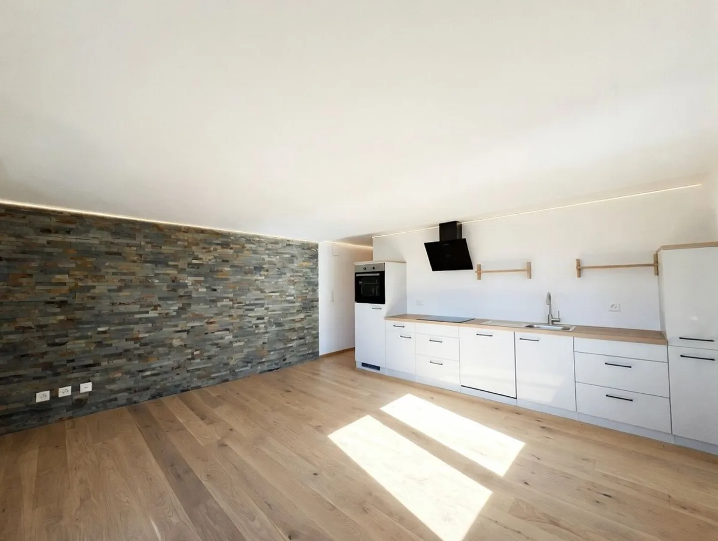 Unglaubliche renovierte 3,5 Zimmer & sekundäre Wohnmöglichkeit! - Foto 6 von 10