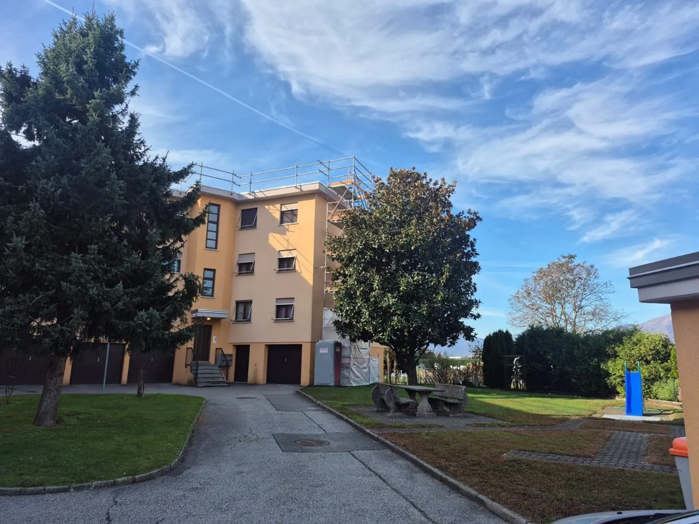 Luminoso appartamento 4.5 locali con giardino privato a St. Antonino - Foto 1 di 13