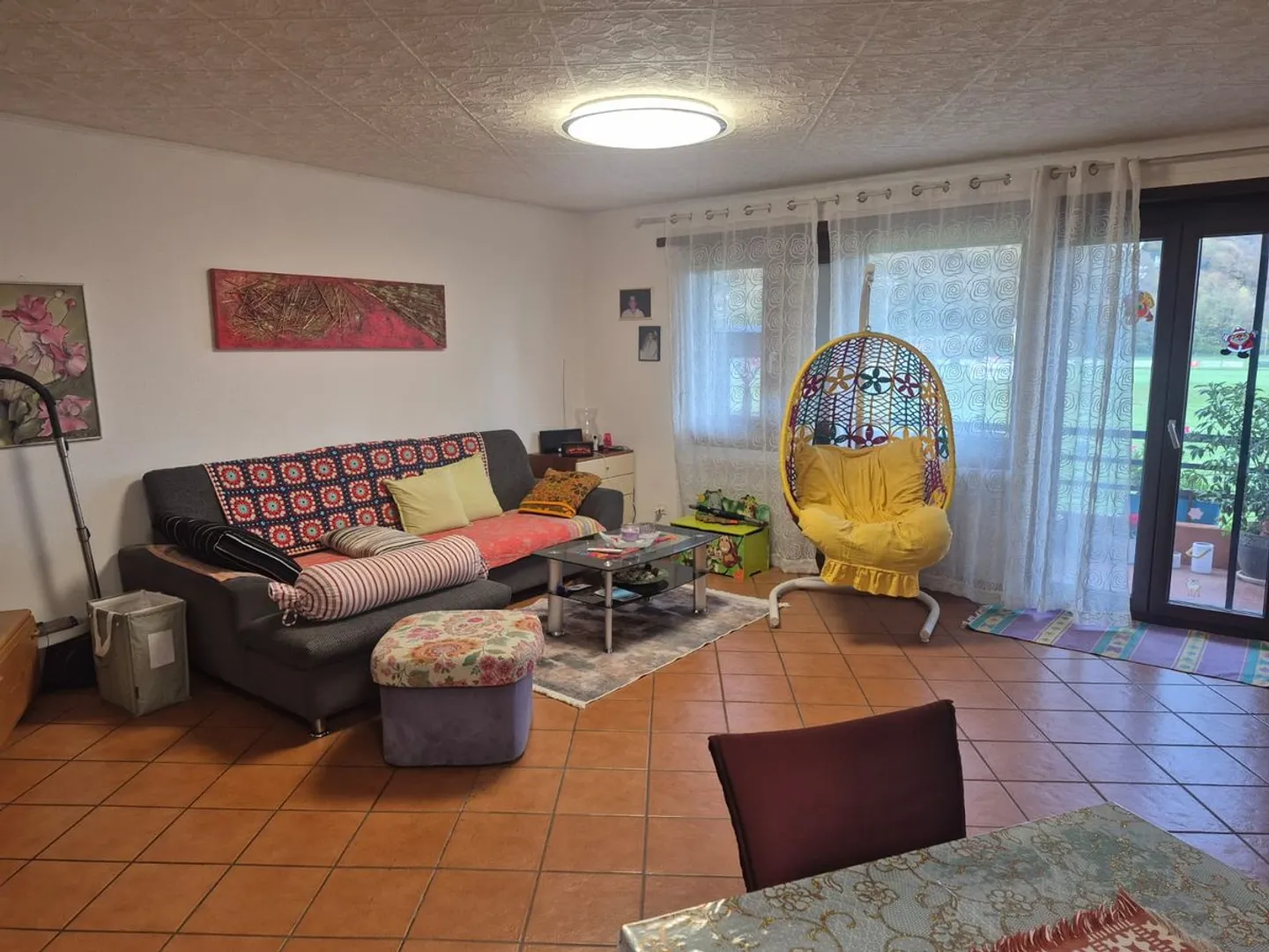 Luminoso appartamento 4.5 locali con giardino privato a St. Antonino - Foto 4 di 13