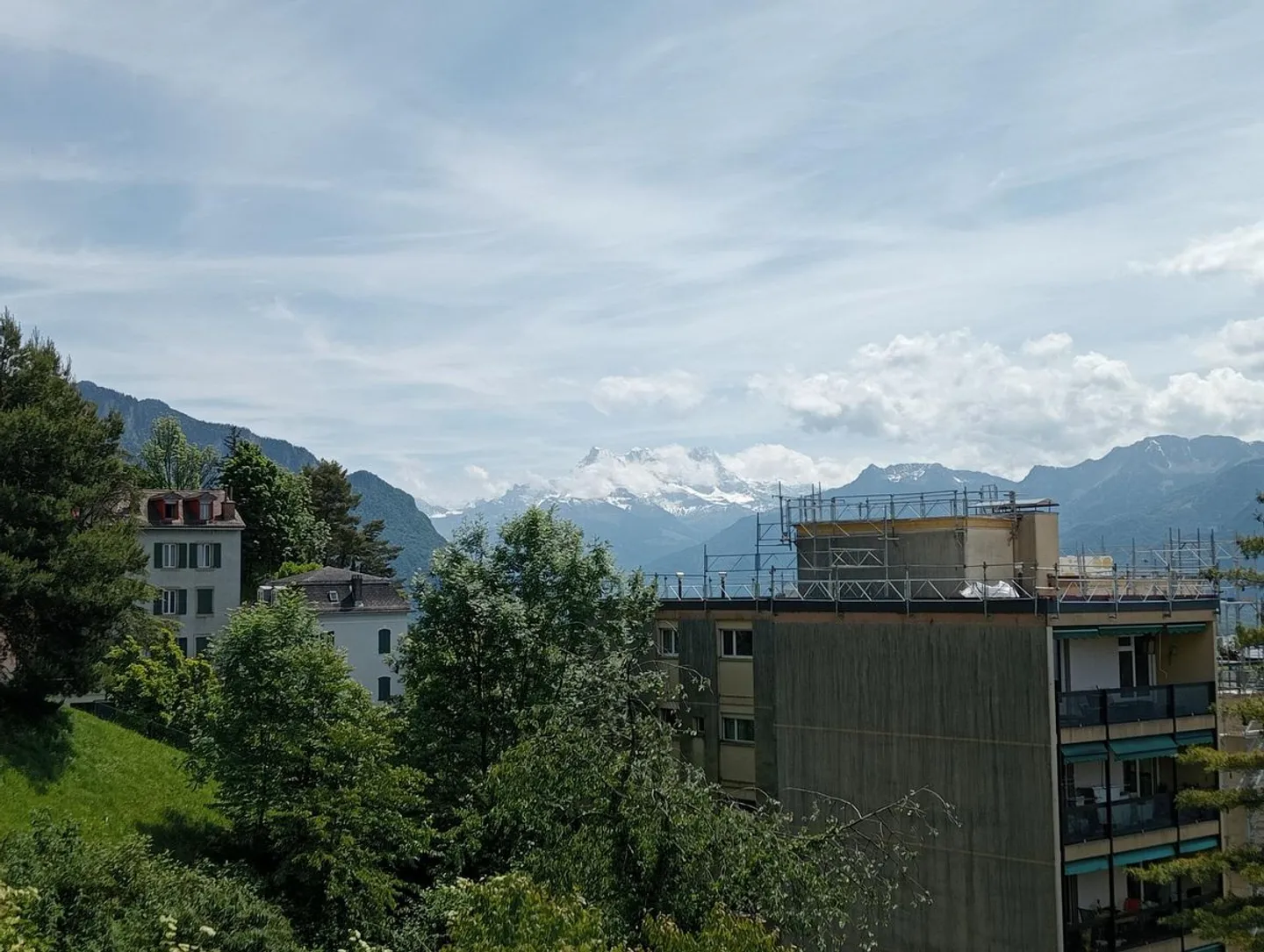 Ground floor apartment with large panoramic terrace in Montreux - Photo 4 of 7