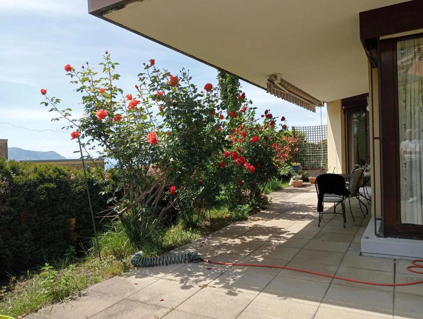 Ground floor apartment with large panoramic terrace in Montreux - Photo 6 of 7