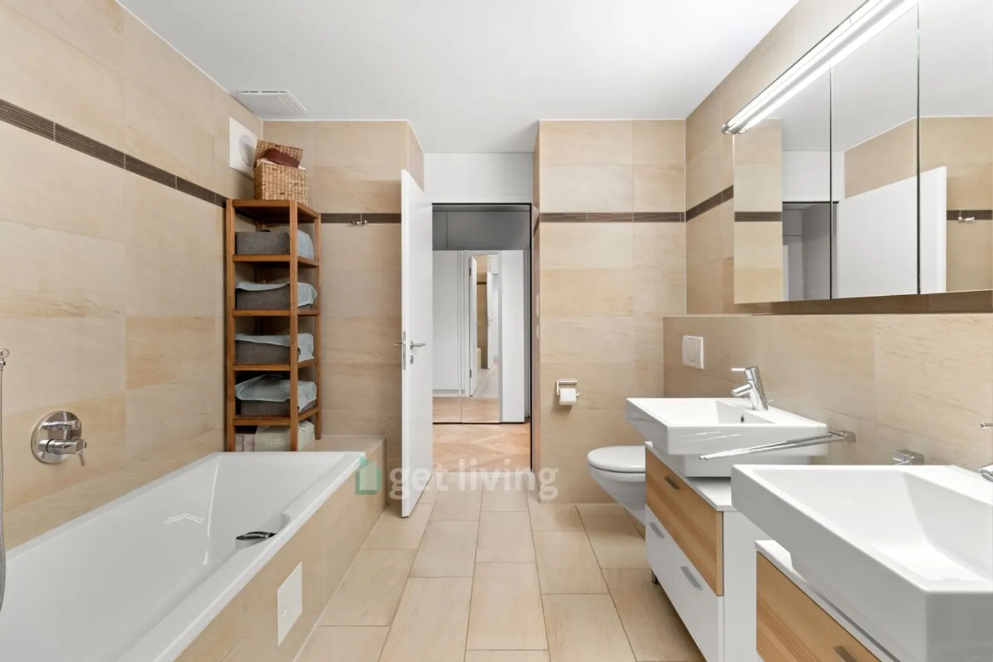 FAMILIAL DANS UN EMPLACEMENT DE CHOIX AVEC VUE SUR LE LAC - Photo 10 sur 13