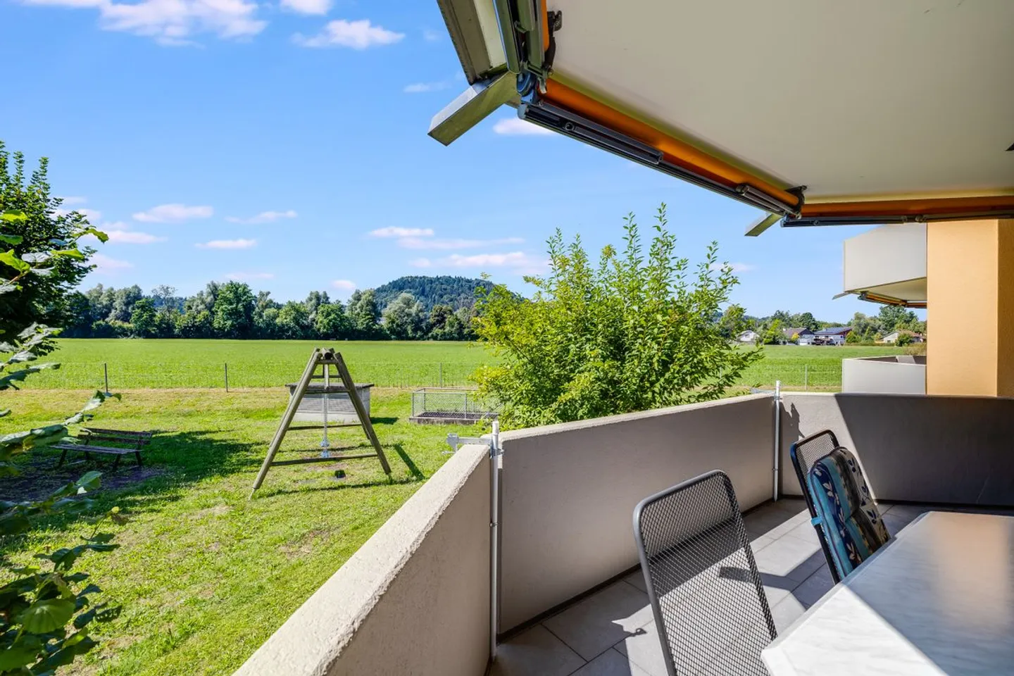 Lichtdurchflutete Wohnung mit unverbaubarem Naturpanorama  - Foto 1 von 6
