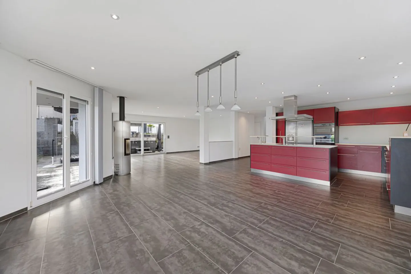 Villa unifamiliare di lusso con offerta di spazio XXL e vasca idromassaggio esterna privata - Foto 3 di 6