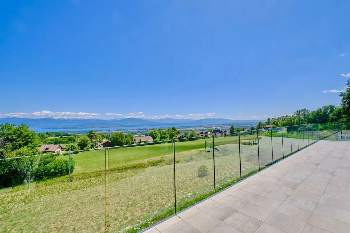 Tres belle maison terrasse avec vue panoramique sur le Mont Blanc et le lac  - Photo 1 sur 10