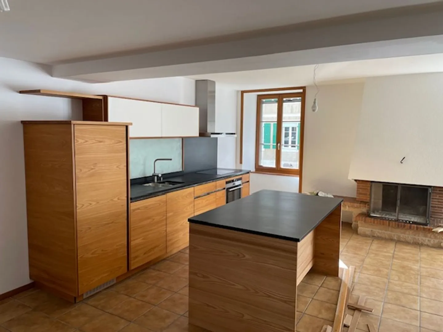 Affascinante triplex ristrutturato nel cuore del villaggio di Ballens - Foto 1 di 7