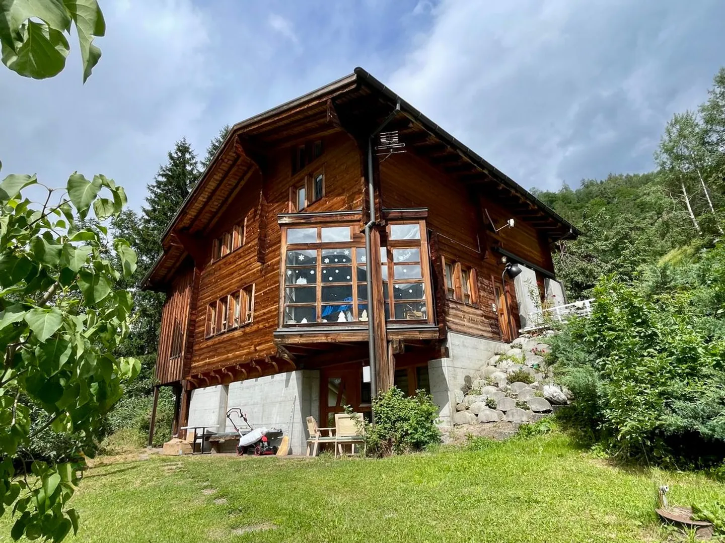 Naturnahe Ruheoase mit stilvoll renoviertem Wohnraum und perfektem Homeoffice-Bereich - Foto 1 von 9