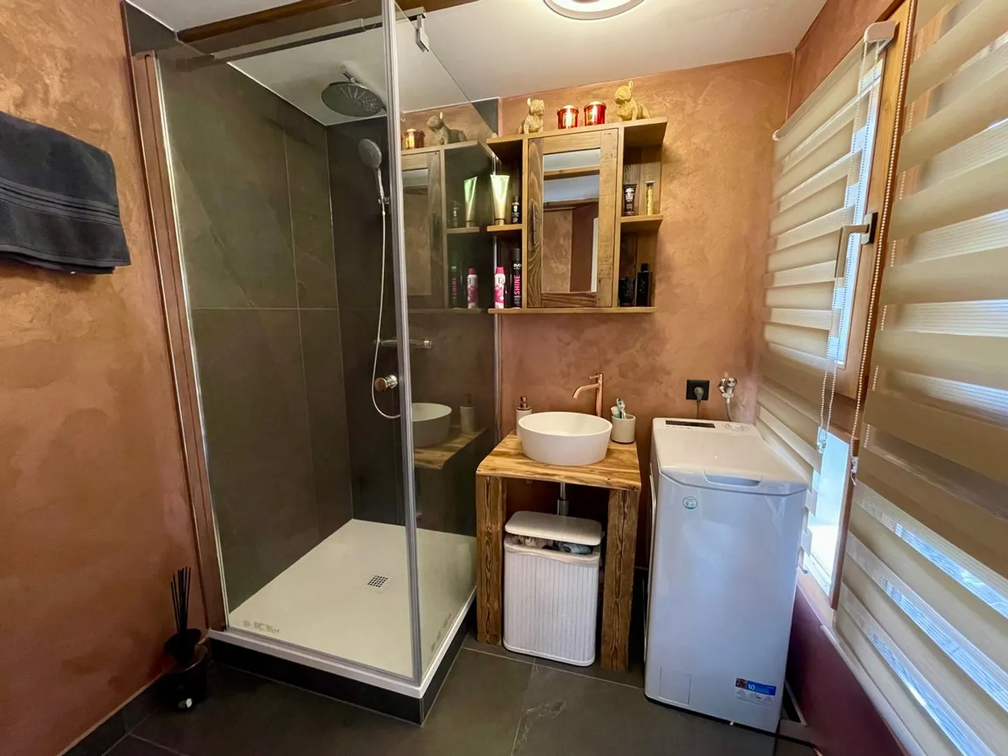 Naturnahe Ruheoase mit stilvoll renoviertem Wohnraum und perfektem Homeoffice-Bereich - Foto 8 von 9