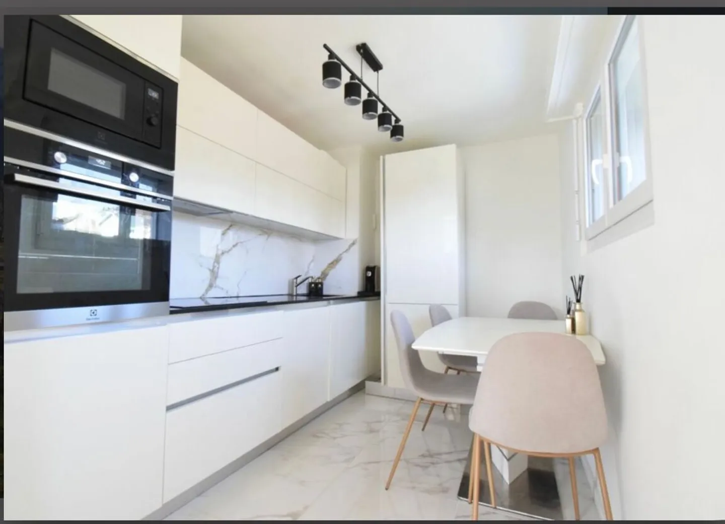 Zeitgenössische 6-Zimmer-Villa - Kombination aus Design, Komfort und Funktionalität - Foto 3 von 9