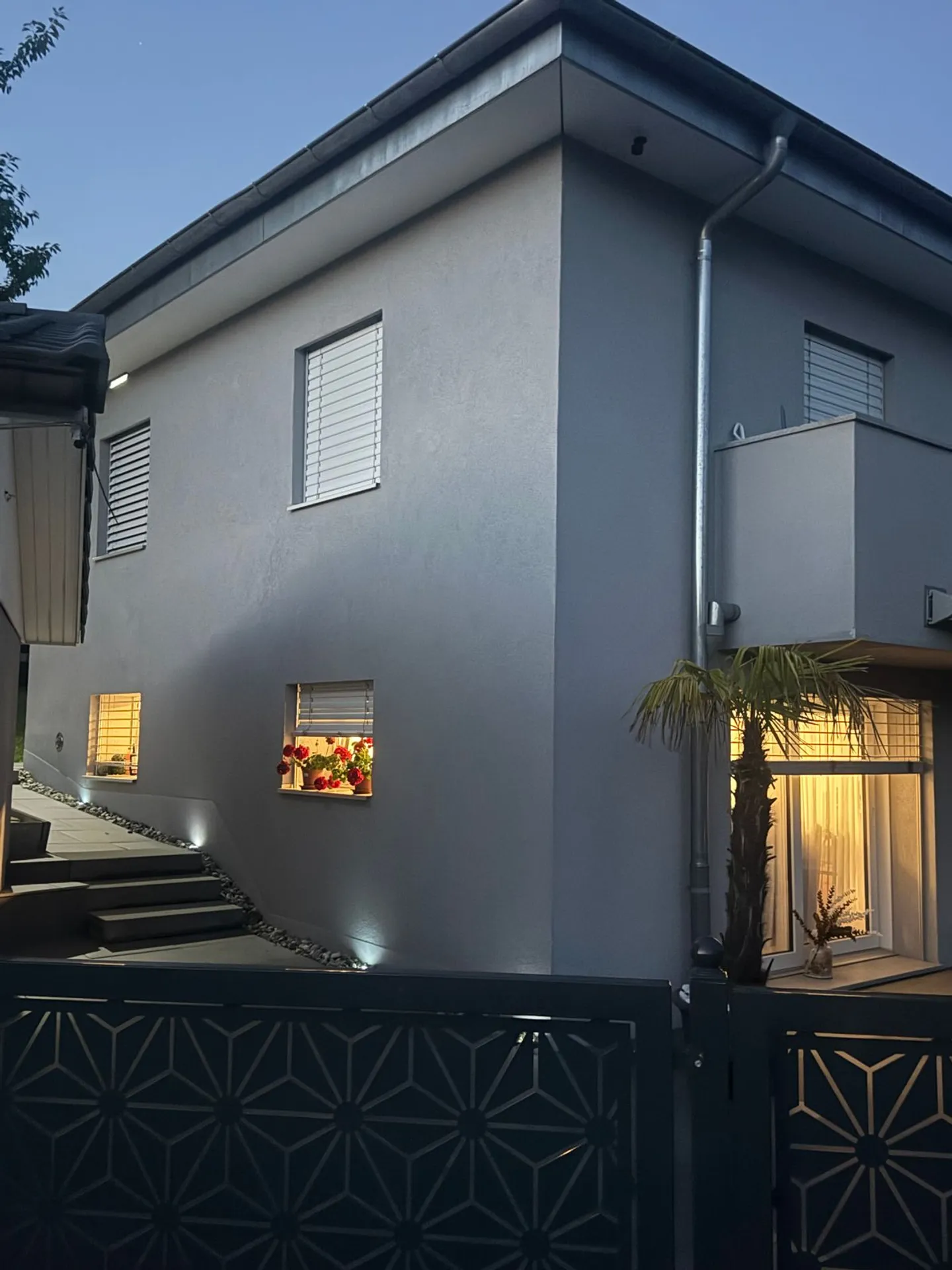 Zeitgenössische 6-Zimmer-Villa - Kombination aus Design, Komfort und Funktionalität - Foto 9 von 9