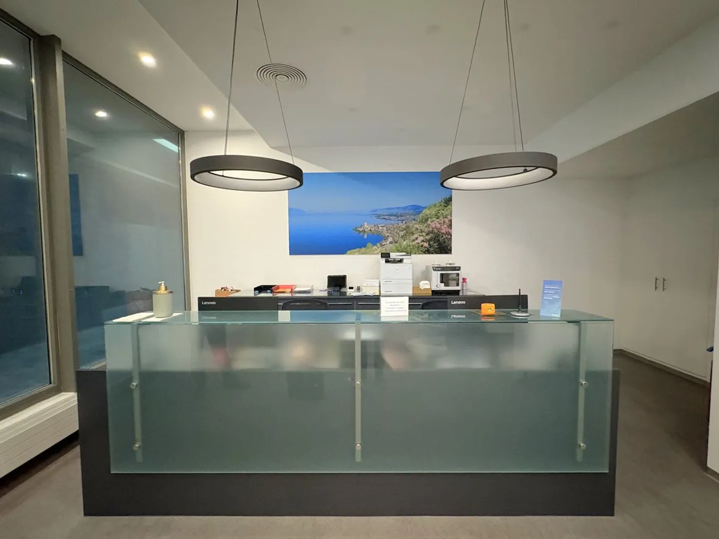 Surface commerciale à Montreux - Opportunité rare avec un rendement attractif - Photo 1 sur 5