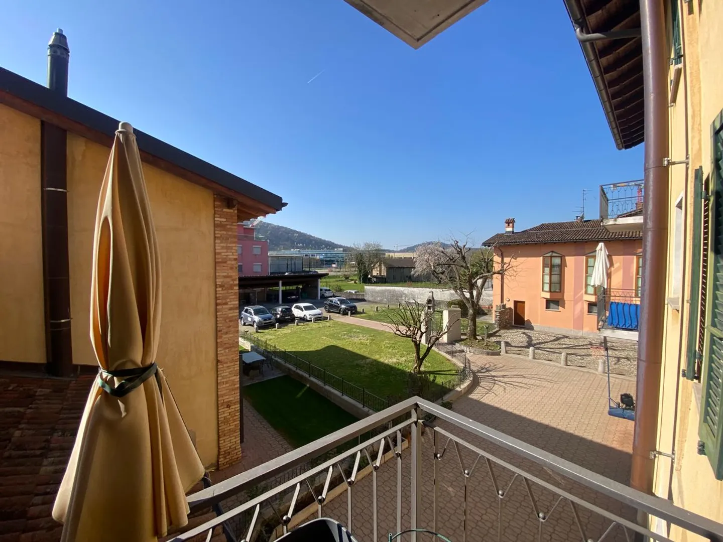 Stabio_ Appartamento di 2.5 locali con camino in marmo di Arzo  - Foto 3 di 3