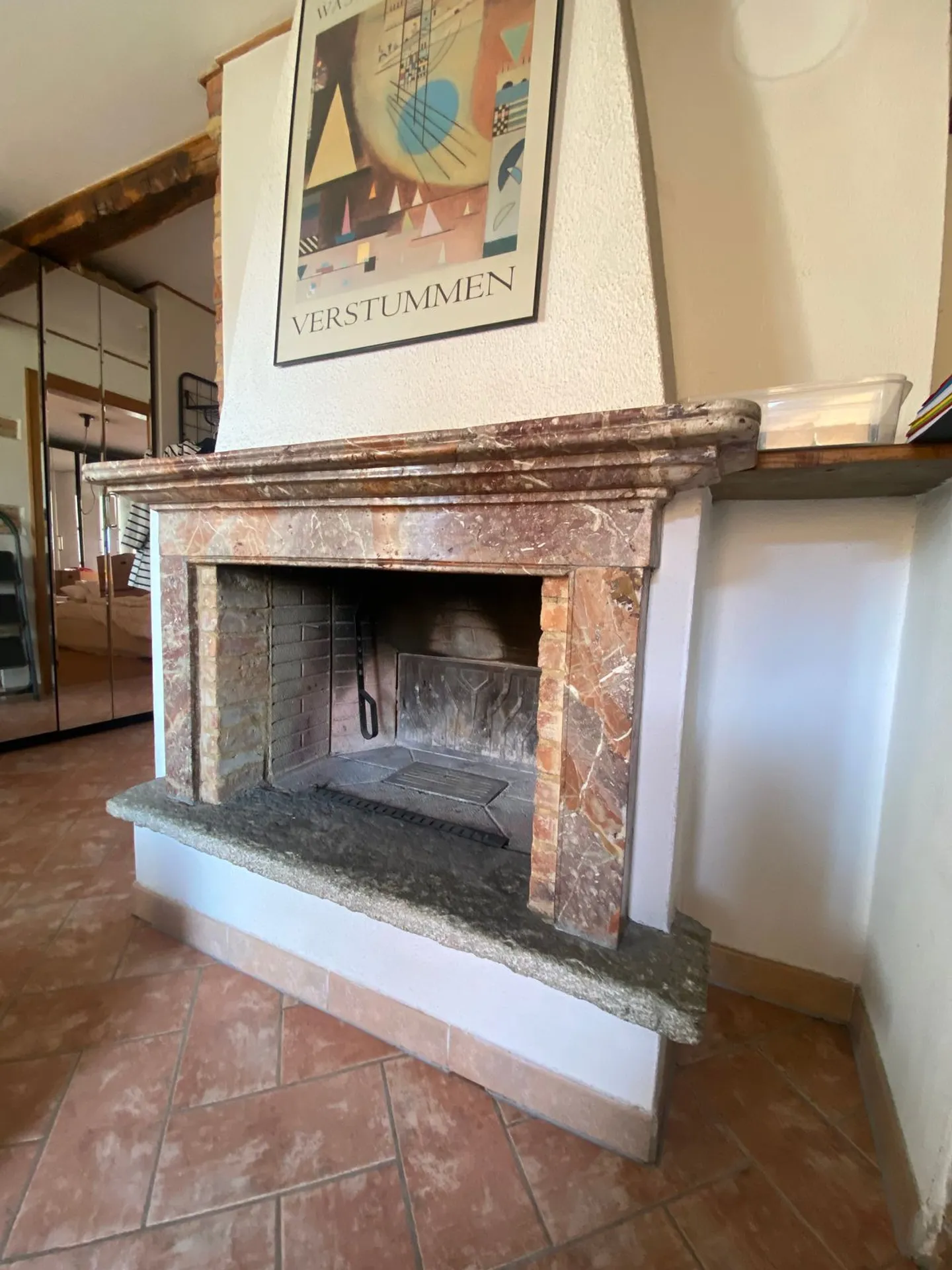 Stabio_ Appartamento di 2.5 locali con camino in marmo di Arzo  - Foto 2 di 3