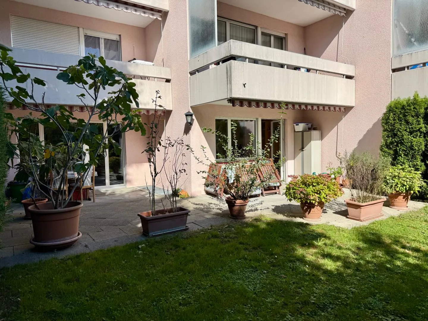 SOLEGGIATO - GRANDE GIARDINO - POTENZIALE! - Foto 7 di 10