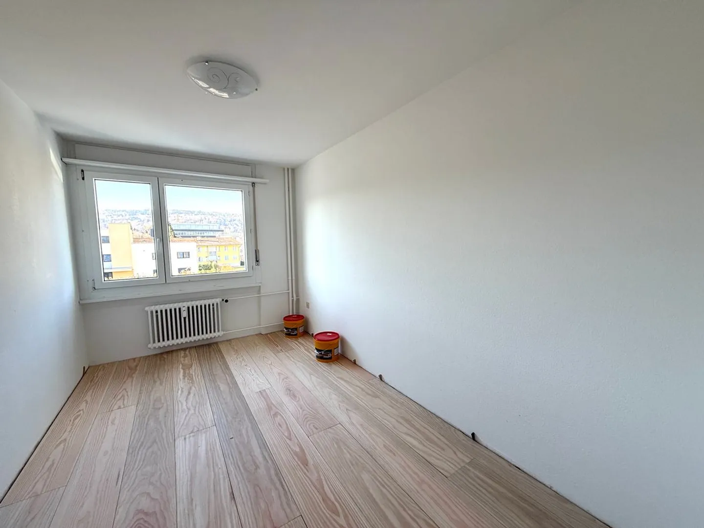 FRESHLY RENOVATED - VIEW - 9 MINUTES WALK TO THE STATION! - Photo 3 of 5