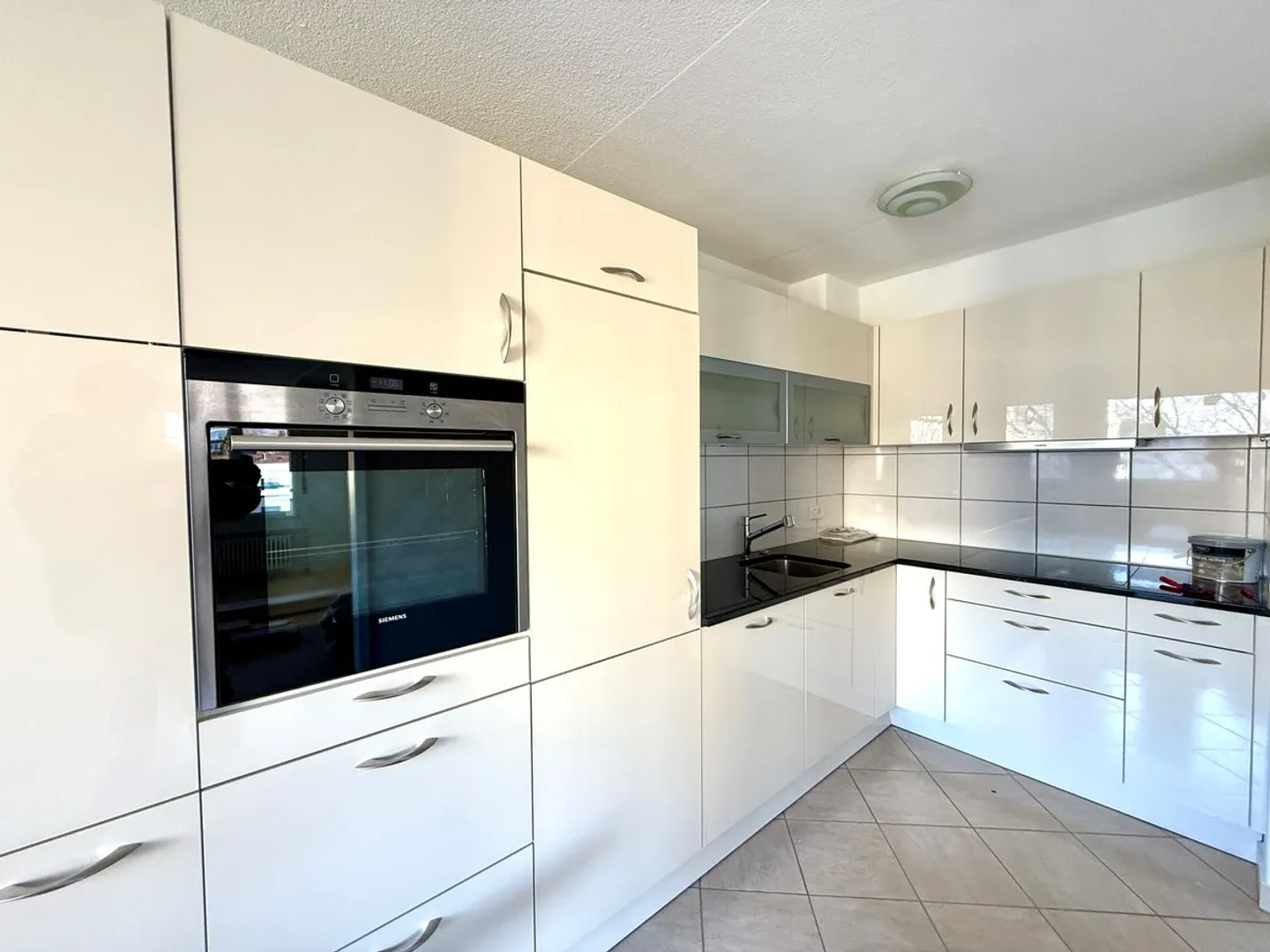 FRESHLY RENOVATED - VIEW - 9 MINUTES WALK TO THE STATION! - Photo 4 of 5