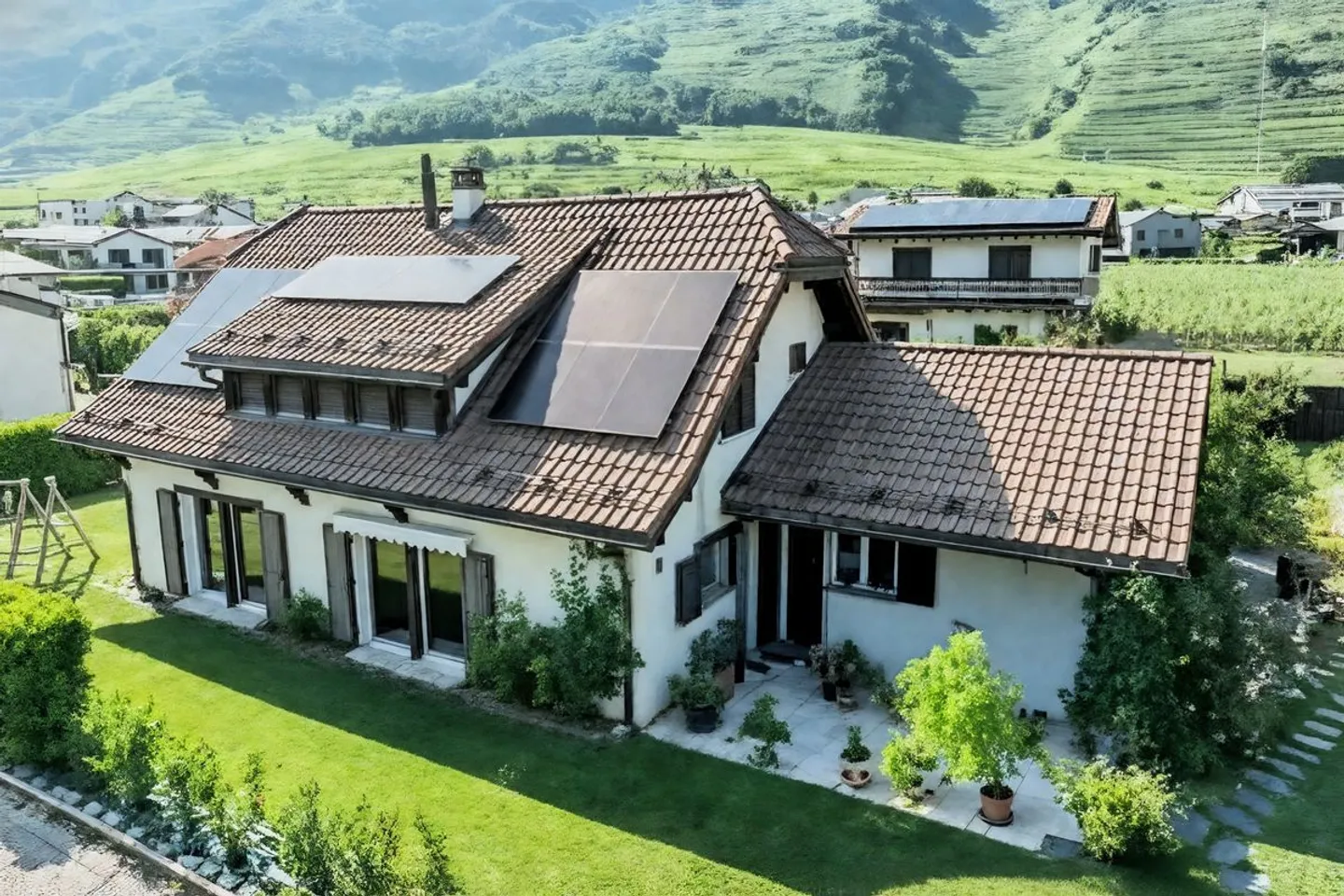 Colpo di fulmine! Sublime villa 6.5 stanze con giardino - Foto 2 di 13