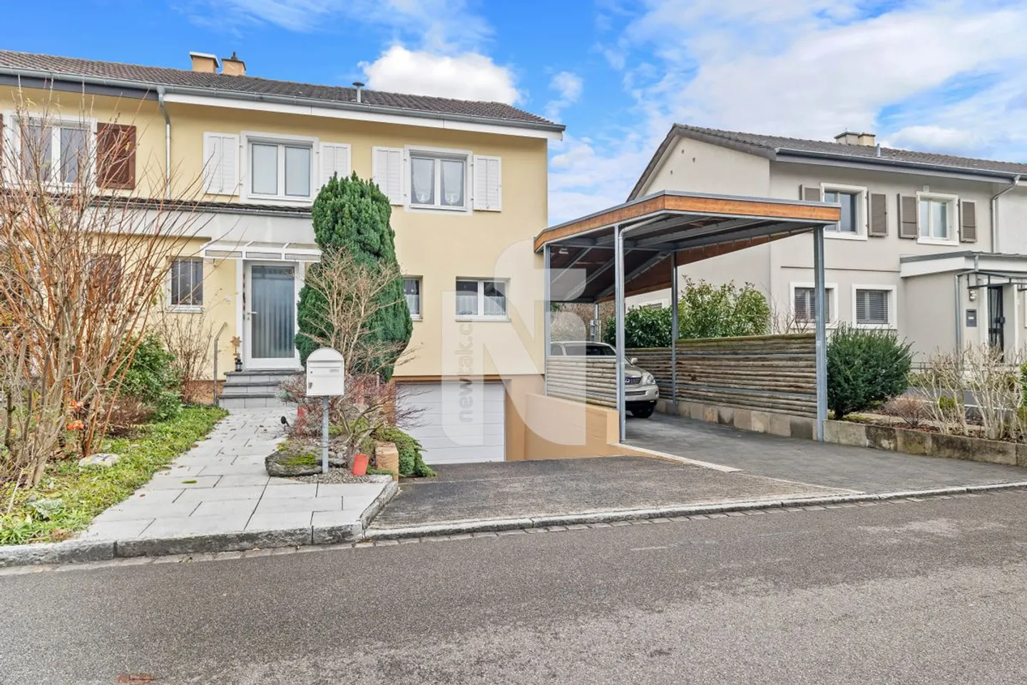 Moderno e adatto alle famiglie - con giardino, balcone, carport e garage - Foto 1 di 13