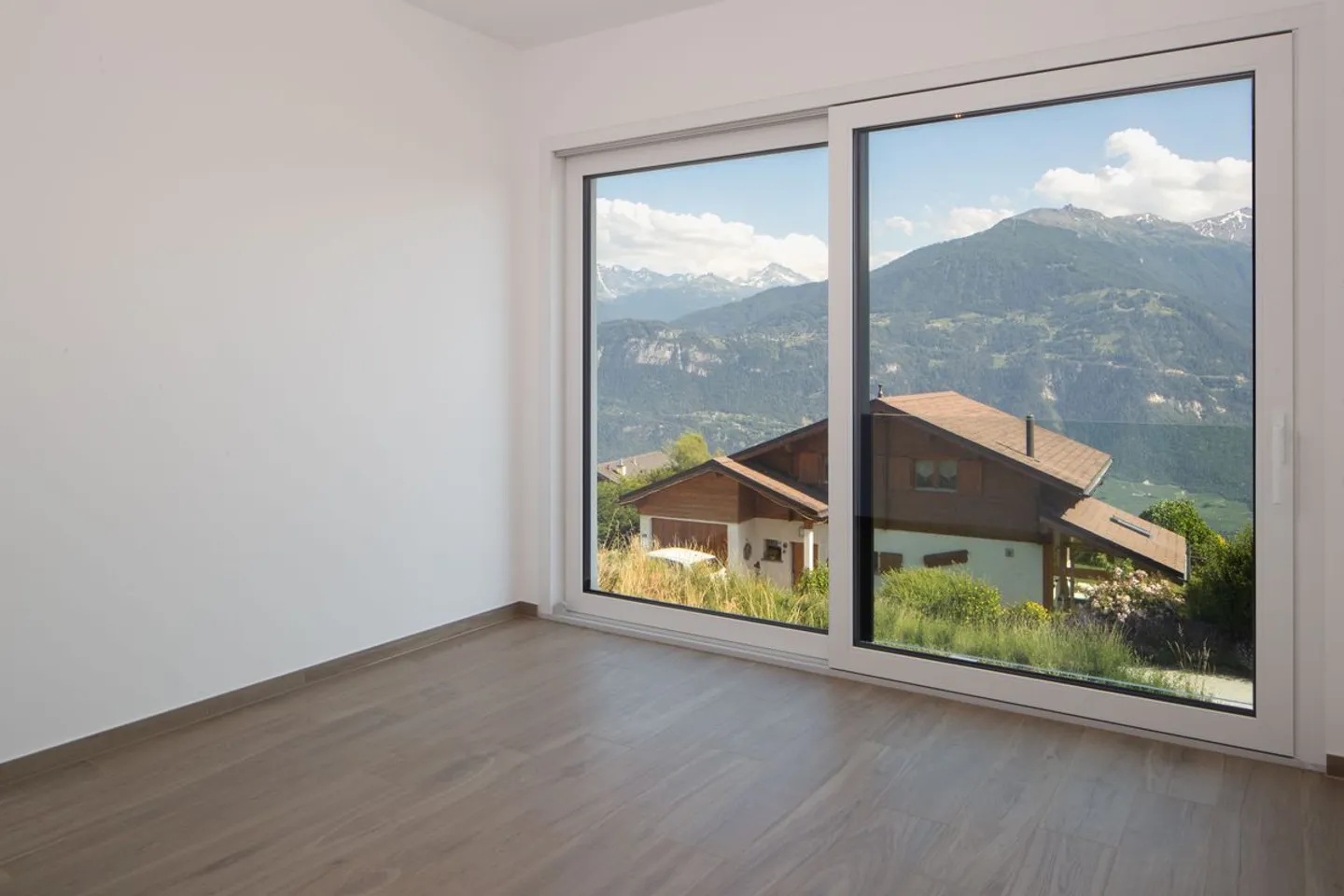 Außergewöhnliche neue Villa in Crans-Montana - Foto 5 von 13