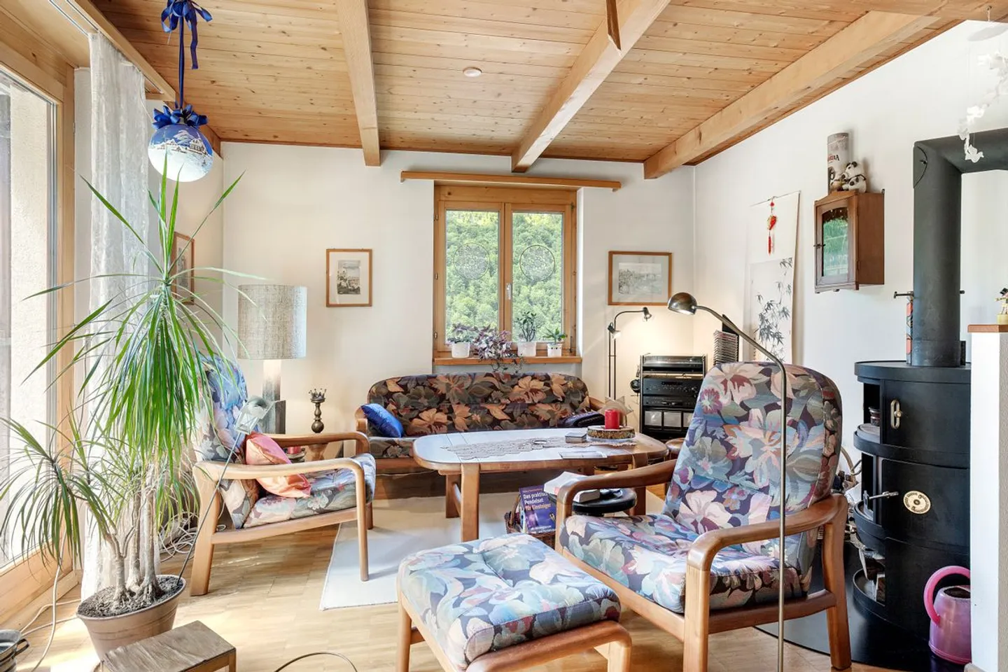 Freistehendes 5.5-Zi-Einfamilienhaus mit Aussicht, Charme und zwei Wege zum Glück - Foto 8 von 13